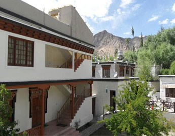 Deluxe Hotels in Ladakh