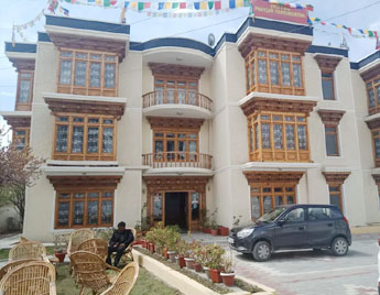 Deluxe Hotels in Ladakh