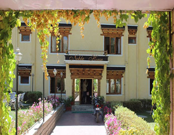 Deluxe Hotels in Ladakh